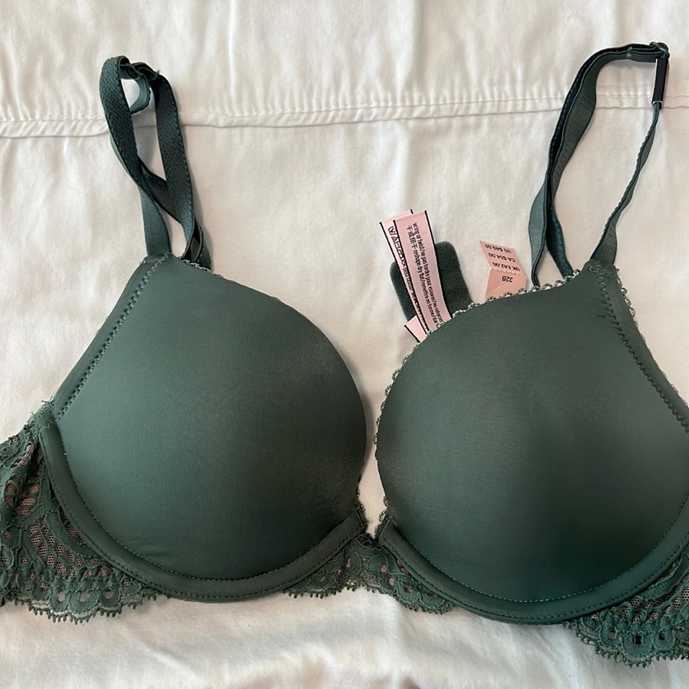 Victor secrets brand new bra in army green lace